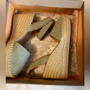 Brand New Crown Vintage Espadrilles Size 8.